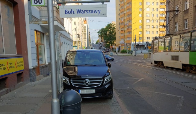 Parkowanie na przystanku autobusowym na ul. Jagiellońskiej. 04.06.2019