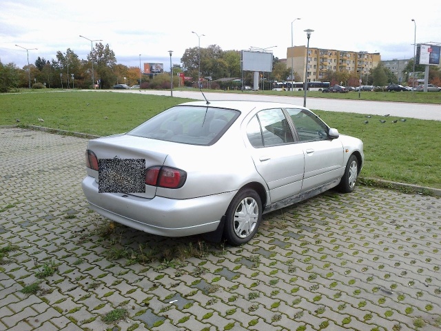 Zaniedbane auta na parkingu Netto Areny - fot.Słuchac 23.10.2019