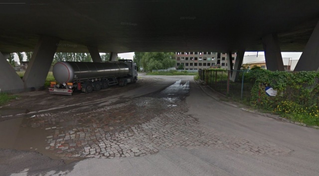 Parkowanie pod estakadą, fot. google.com 30.10.2019
