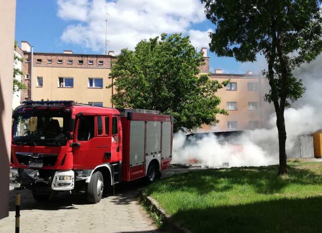 Pożar przy ul. Janickiego, fot. Słuchacz 02.06.2020