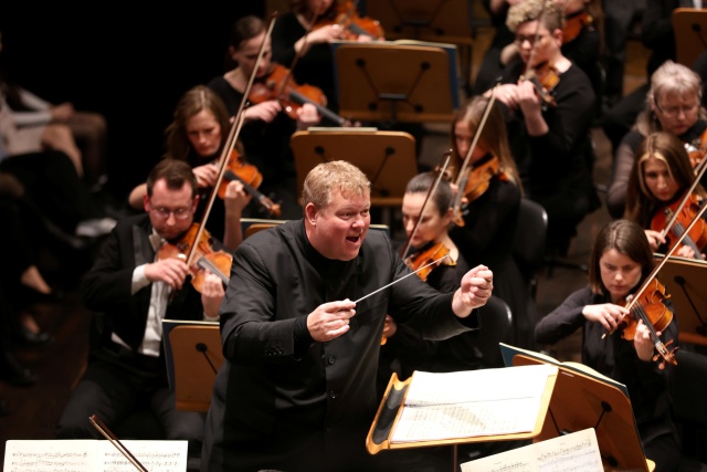 Rune Bergmann poskromił Symfonicznego boa dusiciela. Filharmonia w Szczecinie obchodzi dwusetną rocznicę urodzin Antona Brucknera [ROZMOWA z DYRYGENTEM, ZDJĘCIA]