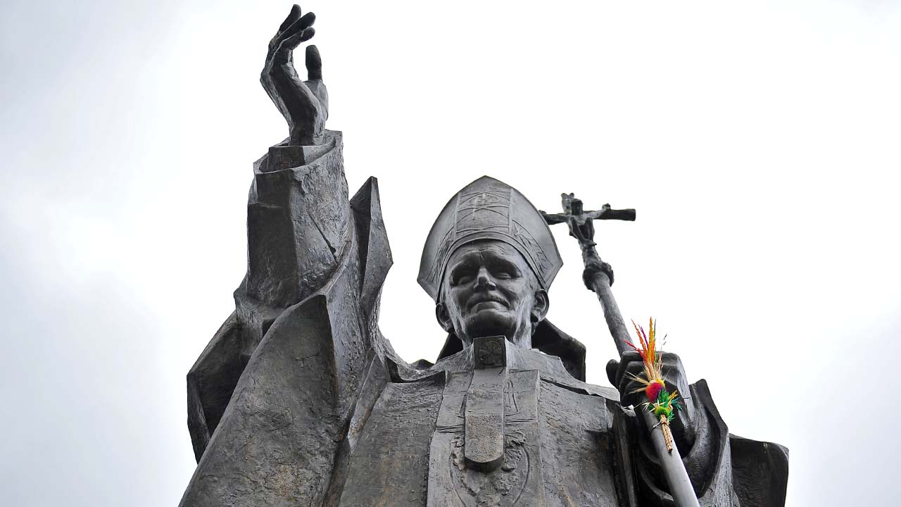 Apel radnych PiS o upamiętnienie św. Jana Pawła II