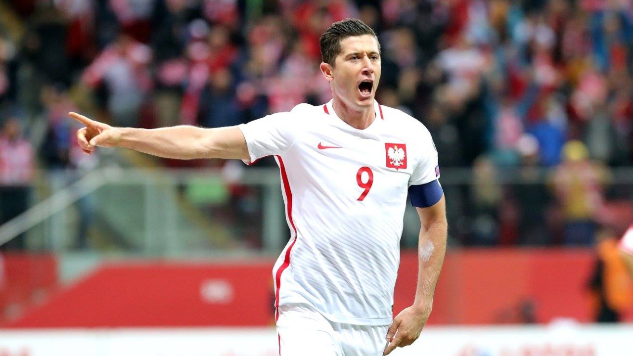 Piłkarska reprezentacja Polski zagra w czwartek na Stadionie Narodowym w Warszawie z Estonią w półfinale barażów o awans na mistrzostwa Europy. Biało-Czerwoni muszą wygrać dwa spotkania, by wystąpić na turnieju w Niemczech.
