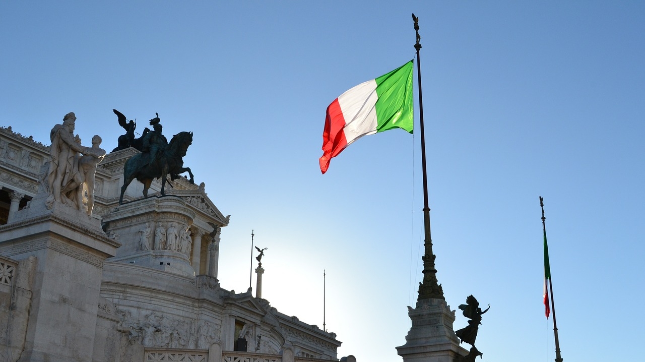 Włochy: blisko 700 nowych zakażeń koronawirusem