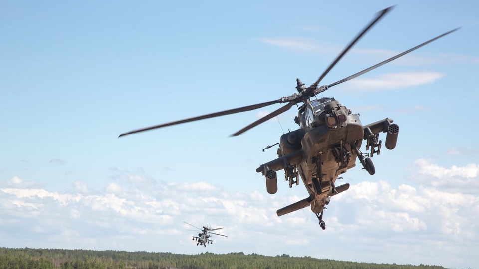 Śmigłowiec szturmowy AH-64 Apache. Fot. pixabay.com / Military_Material (CC0 domena publiczna)
