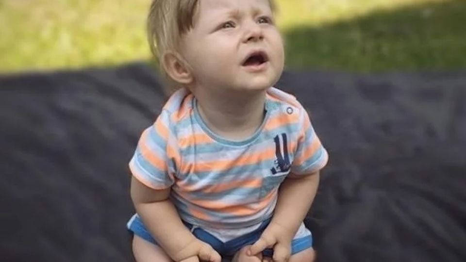 Bruno Waszczuk ma 1,5 roku i cierpi na wrodzony brak kości piszczelowych. Szansą na normalne życie chłopca jest leczenie w Stanach Zjednoczonych. źródło: https://www.siepomaga.pl/nozki-bruna