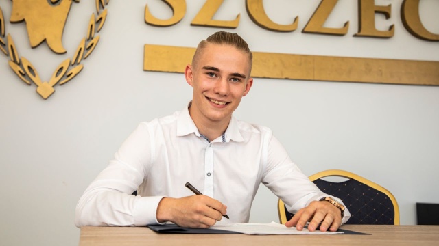 17-letni skrzydłowy nowym piłkarzem Portowców