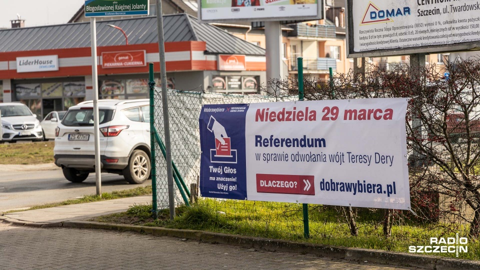 Na wjazdach do gminy jeszcze niedawno umieszczone były billboardy zachęcające do udziału w referendum. fot. Robert Stachnik [Radio Szczecin/Archiwum]