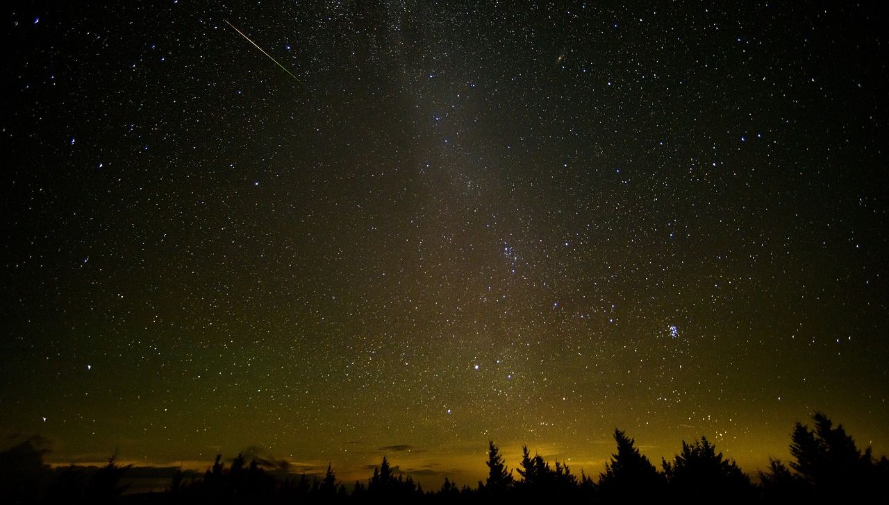 Na nocnym niebie możemy już oglądać kometę 12P Pons Brooks. Europejska Agencja Kosmiczna poinformowała, że właśnie na przełomie marca i kwietnia są najlepsze warunki do jej obserwacji.
