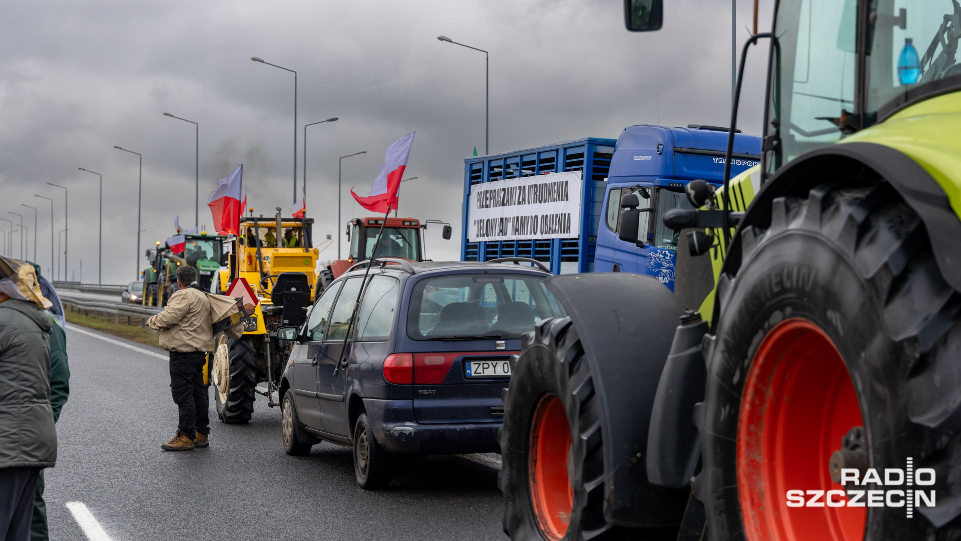 Nie na 24 godziny - jak wcześniej zapowiadano - a jedynie na 12 godzin rolnicy zablokują w czwartek drogę szybkiego ruchu S3.
