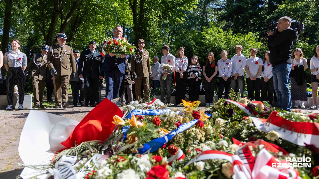 Szczecińscy uczniowie uczcili pamięć polskich żołnierzy [WIDEO, ZDJĘCIA]
