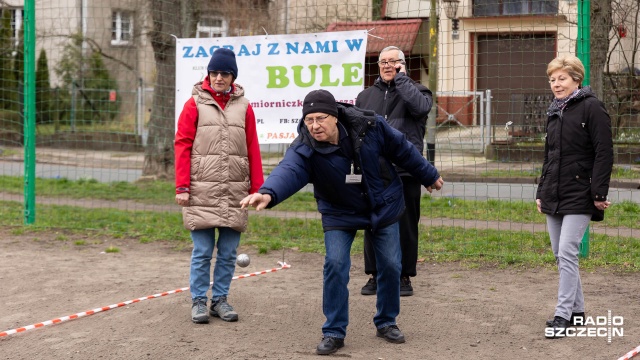 Dobra zabawa i aktywnie spędzony czas na świeżym powietrzu - od teraz mieszkańcy szczecińskiego Pogodna mogą korzystać z nowego bulodromu.