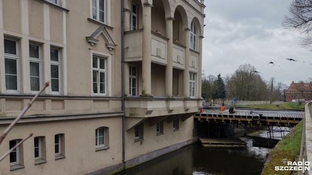 Nowy most nad Kanałem Młyńskim wybudowano w ramach trwającej modernizacji sieci dróg w tej części stargardzkiej Starówki. Nową nawierzchnię ułożono już na ulicy Szewskiej i Włosienniczej.
