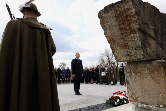 Prezydent Andrzej Duda upamiętnił 80. rocznicę niemieckiej zbrodni na rodzinie Ulmów i ukrywanych przez nich Żydach.