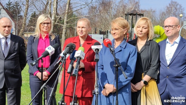 Minister edukacji Barbara Nowacka odwiedza Pomorze Zachodnie. Pojawiła się w jednej ze szkół w Kołobrzegu.