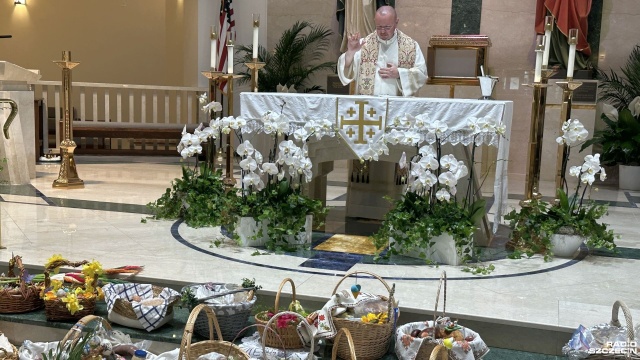 Wielkanoc w Stanach Zjednoczonych celebrowana jest raczej symbolicznie i tylko w niedzielę. Amerykanie zasiadają do świątecznego stołu przeważnie dopiero w porze obiadowej.