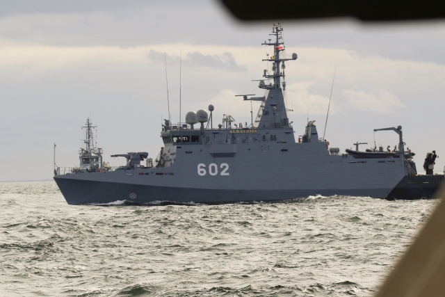Dwa najnowsze niszczyciele min Marynarki Wojennej zacumują przy szczecińskich Wałach Chrobrego. To ORP Albatros i ORP Mewa.