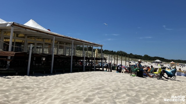 Plażowe bary, boiska do siatkówki i atrakcje dla najmłodszych - tego wszystkiego można się spodziewać na świnoujskiej plaży. Część atrakcji pojawi się już w majowy weekend.