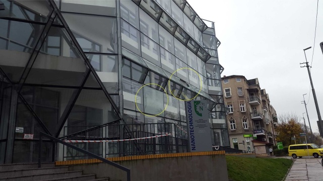szyby w budynku Centrum Dydaktyczno-Badawczego Nanotechnologii ZUT przy Piastów 13.11.2015