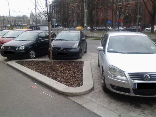 Parkowanie przy Al. Niepodległości 24.03.2016