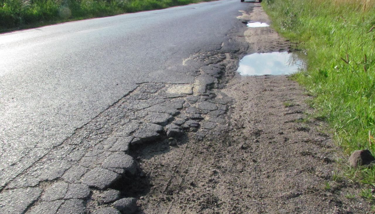 Będzie zmiana organizacji ruchu na drodze powiatowej pomiędzy Dołujami a Stobnem.