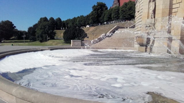 Spieniona fontanna, fot. ZUK 21.05.2018