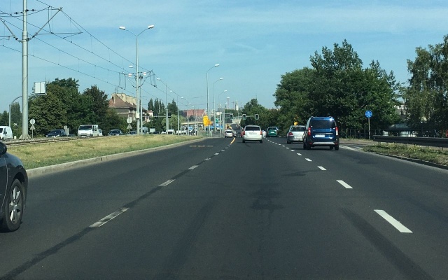 Pozostałości po bus-pasie znika z Gdańskiej i Eskadrowej, fot. S. Orlik 28.06.2018