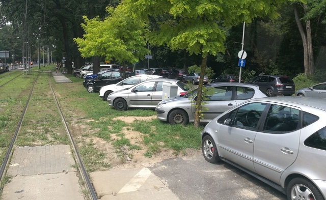 Parkowanie przy Arkonce, fot. Słuchacz, pan Rafał 23.07.2018