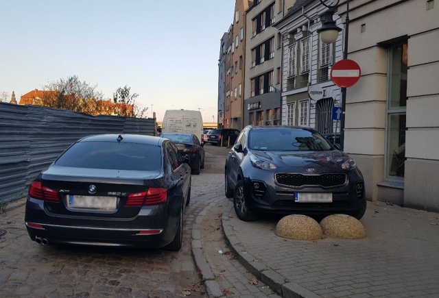 Parkowanie na Podzamczu, fot. Słuchacz 21.11.2018