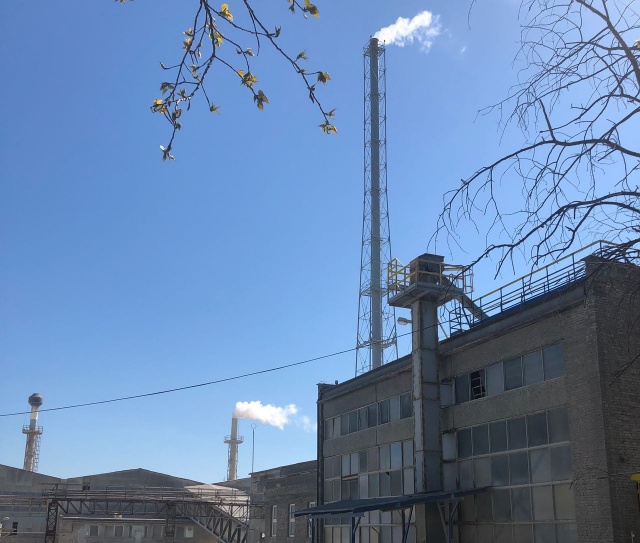 Dym z komina spółki Fosfan 23.04.2019