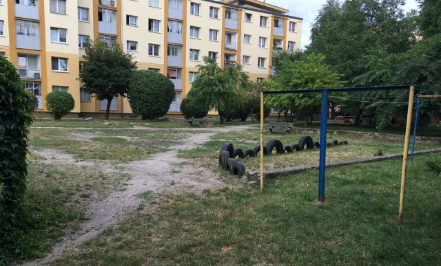 Zaniedbany plac zabaw przy ul. E. Gierczak, fot. Słcuhacz, pan Daniel 19.08.2019