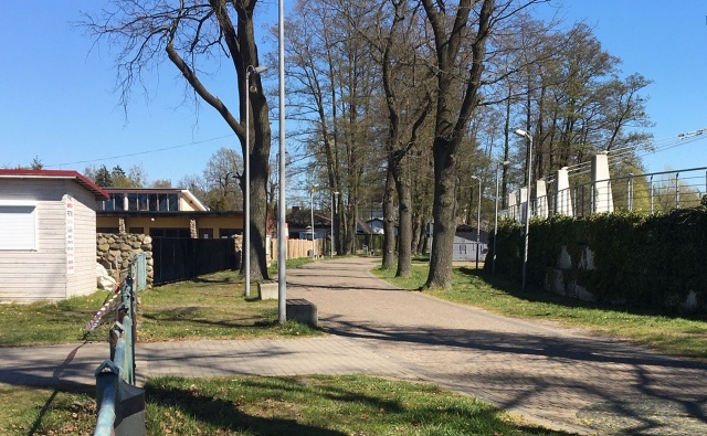 Zamknięta promenada nad Jeziorem Miedwie 23.04.2020