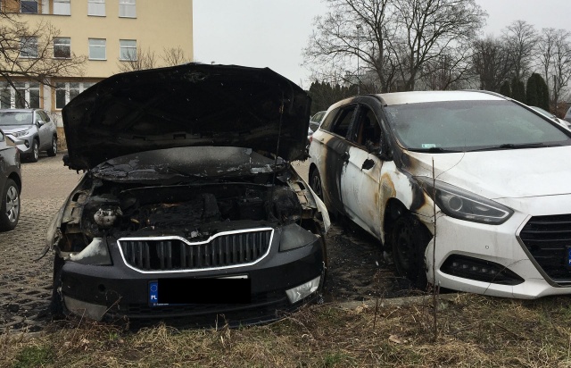 Spalone auta na parkingu przy ul. Gryfińskiej, fot. S. Orlik 18.03.2021