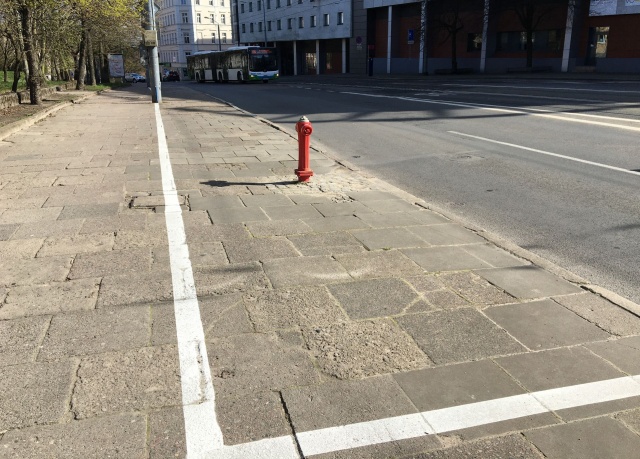 Hydrant na ul. Dworcowej, fot. S. Orlik 21.04.2021