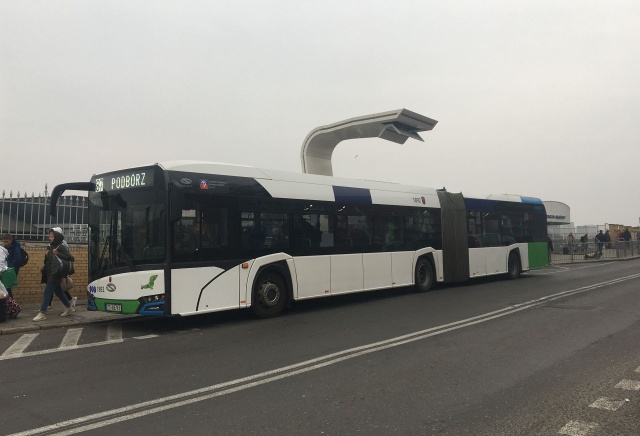 Autobus linii 87 przy ul. Owocowej, fot. Sławomir Orlik, PR Szczecin 18.03.2022