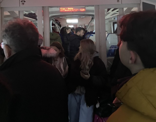 Tłok w pociągu Szczecin - Gryfino, fot. Słuchacz 12.12.2022