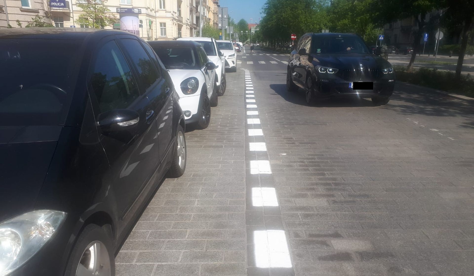 Kolejny raz drogowcy będą naprawiać nawierzchnię w alei Jana Pawła II w Szczecinie. Zmieni się organizacja ruchu, jest tez ograniczenie prędkości.