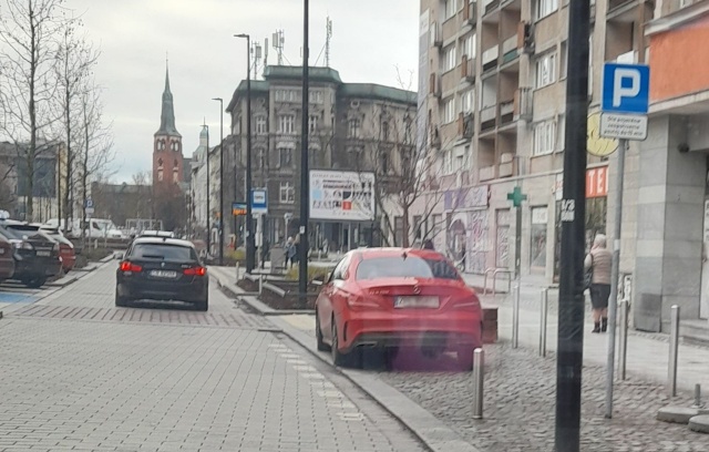 Parkowanie - Al. Wojska Polskiego, fot. Słuchacz 12.02.2025