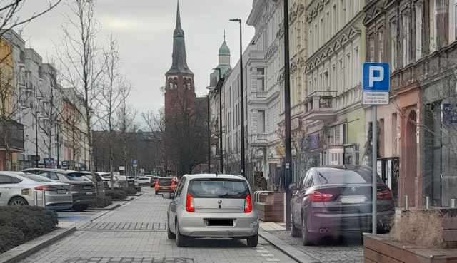Parkowanie - Al. Wojska Polskiego, fot. Słuchacz 12.02.2025