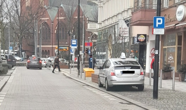 Parkowanie - Al. Wojska Polskiego, fot. Słuchacz 12.02.2025