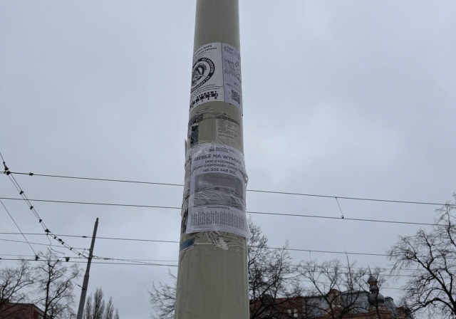 Słup na Placu Grunwaldzkim, fot. Słuchacz, pan Filip 22.04.2025