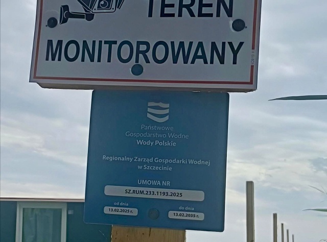 "Pływający dom" nad Miedwiem, fot. Krzysztof Żyto, Stowarzyszenie „Kobylanka Gminą dla swoich mieszkańców" 14.07.2025