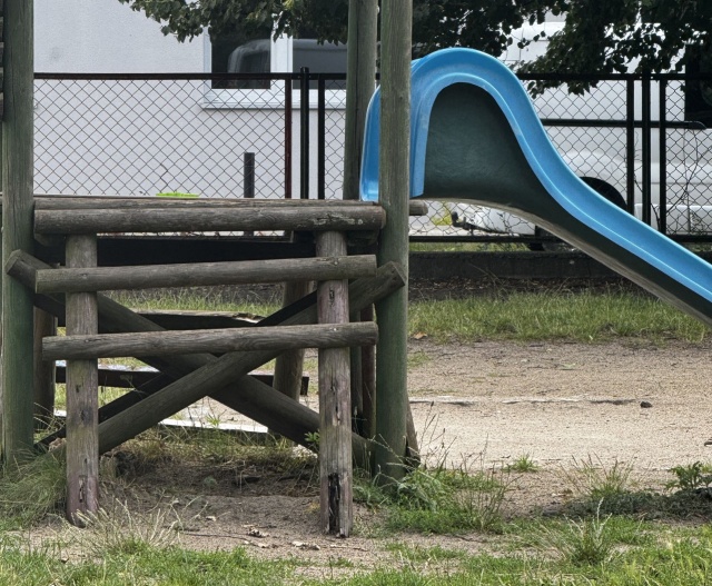 Plac zabaw przy Przedszkolu nr 73 w Szczecinie, fot. Słuchaczka 24.07.2025