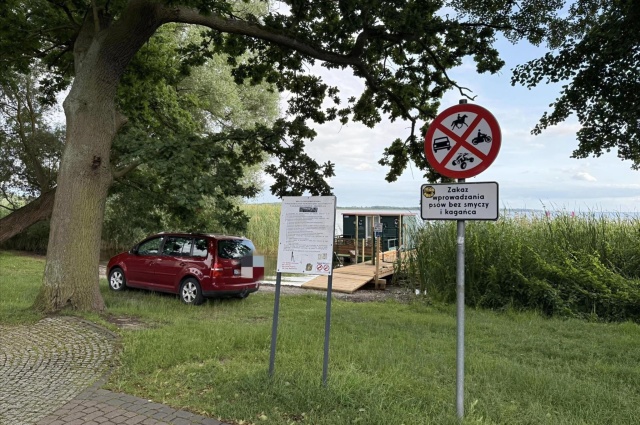 Zamknięty pomost przy J. Miedwie, fot. Słuchacz, pan Krzysztof 28.08.2025