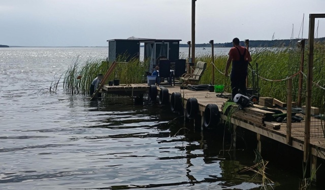 "Pływający dom" nad Miedwiem, fot. Krzysztof Żyto, Stowarzyszenie „Kobylanka Gminą dla swoich mieszkańców" 11.09.2025