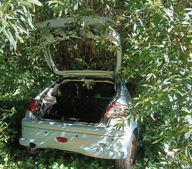 Wrak na os. Bukowym, fot. Słuchacz, pan Marek 25.09.2025