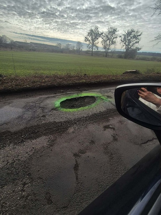 Droga w okolicach Piasku - fot.Słuchaczka 20.03.2026