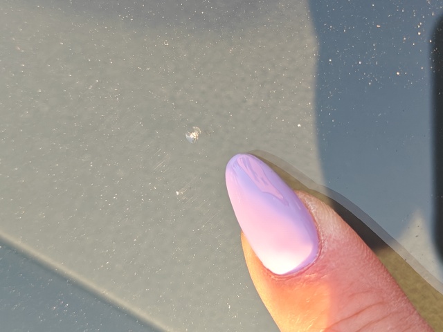 Uszkodzenie lakieru przez firmę Niwa - fot.Słuchaczka 20.03.2026