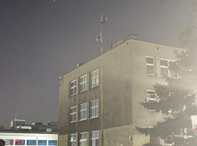 Lampy przy SP 51, fot. Słuchaczka, pani Dorota 01.04.206