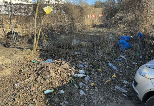 Śmieci na ul. Salomei, fot. Słuchacz, pan Maciej 09.04.2026